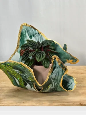 33. SMALL IRREGULAR TEA LIGHT GREEN BOWL (1)