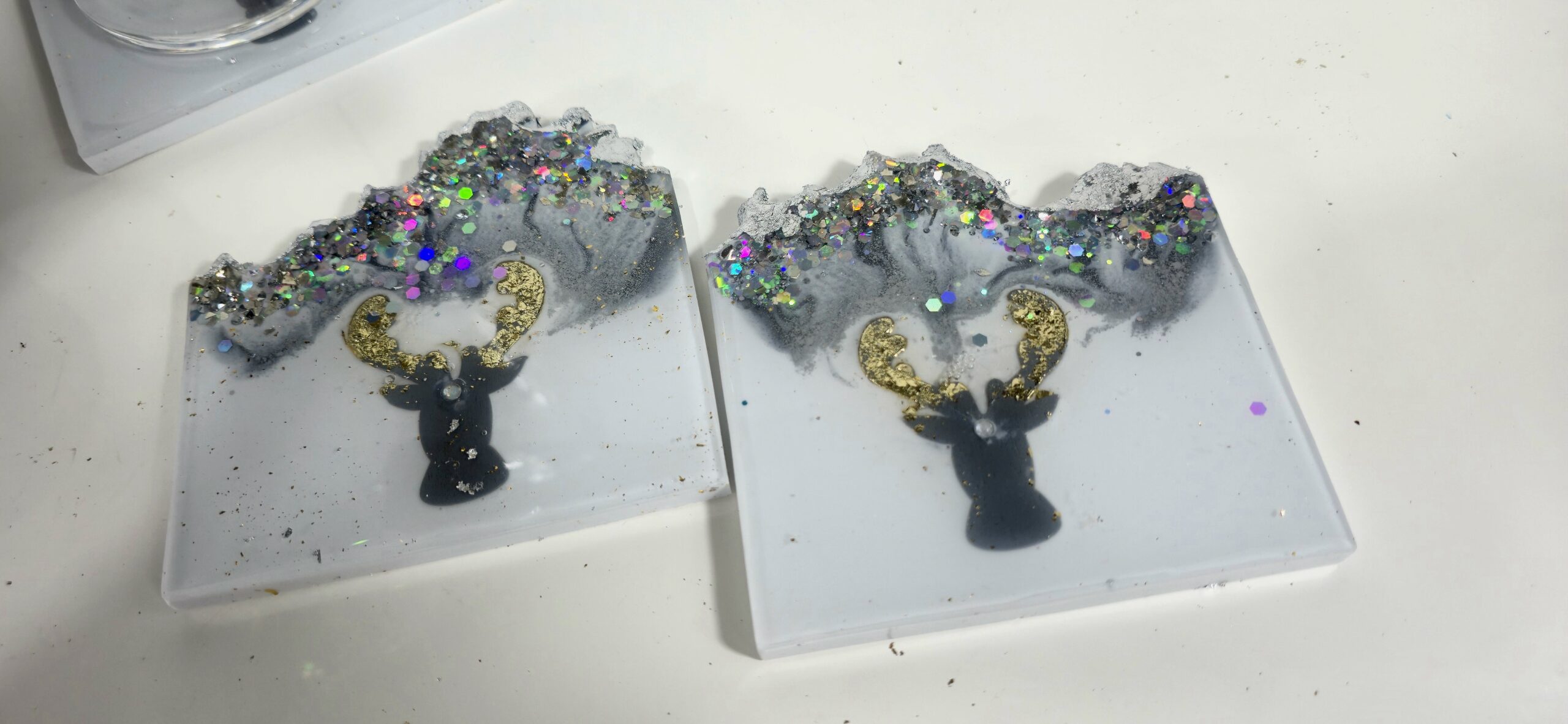 SMALL/MEDIUM SILVER GREY WHITE CHRISTMAS STAG BOWL WITH 4 MATCHING COASTERS - Image 3