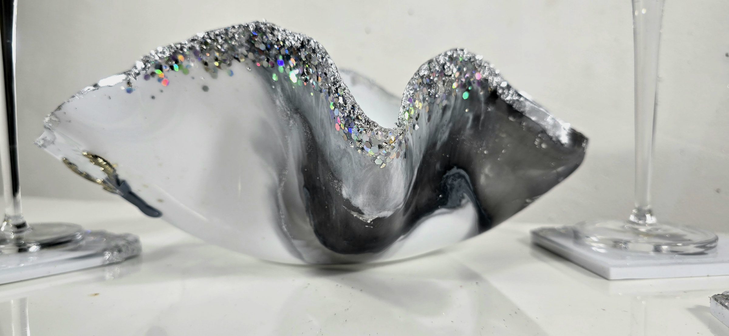 SMALL/MEDIUM SILVER GREY WHITE CHRISTMAS STAG BOWL WITH 4 MATCHING COASTERS - Image 2